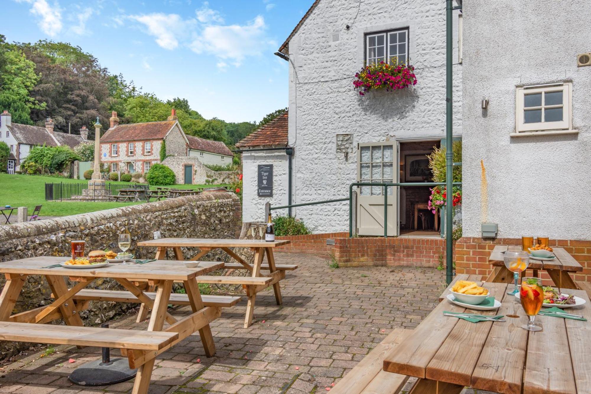 Tiger Inn - Grace Eastdean Экстерьер фото